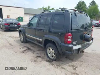 2006 Jeep Liberty Limited z VIN 1J8GL58566W156321, wystawiony jako IAAI lot #42372156 z przebiegiem 175 709 mil mil oraz . Historia ofert i sprzedaży dostępna na DreamBid. Obrazek 3.