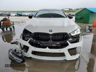 2022 BMW M8 Competition z VIN WBSGV0C01NCJ53223, wystawiony jako Copart lot #76250753 z przebiegiem 25 966 mil mil oraz . Historia ofert i sprzedaży dostępna na DreamBid. Obrazek 5.
