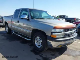 2000 Chevrolet Silverado 1500 LS with VIN 2GCEK19T0Y1205109, listed as a IAAI auction lot 41999548 with 159,571 mi miles. Bid and sale history available at carsss.com. Image 1.