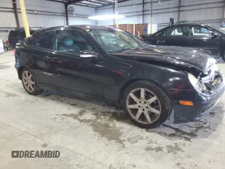 2002 Mercedes-Benz C 230/260/280/320 с VIN WDBRN47J42A315779, выставлен на аукционе Copart как лот 61552045 с пробегом Не указан миль и На запчасти • Non repairable. История ставок и продаж доступна на DreamBid. Изображение 4.