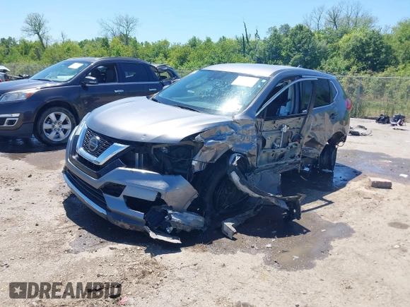 2020 Nissan Rogue S z VIN 5N1AT2MT7LC726013, wystawiony jako IAAI lot #42011385 z przebiegiem 84 522 mil mil oraz . Historia ofert i sprzedaży dostępna na DreamBid. Obrazek 2.