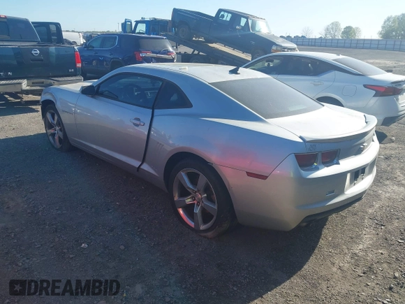 2010 Chevrolet Camaro 1LT z VIN 2G1FB1EV1A9167966, wystawiony jako IAAI lot #42014509 z przebiegiem 213 321 mil mil oraz . Historia ofert i sprzedaży dostępna na DreamBid. Obrazek 3.