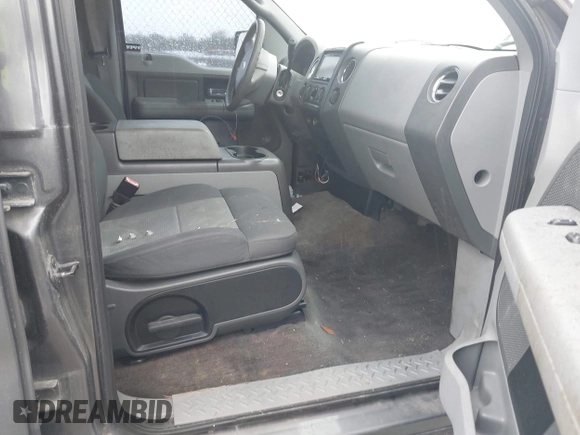 2007 Ford F-150 XLT z VIN 1FTPW04537KB23132, wystawiony jako IAAI lot #42434387 z przebiegiem 43 900 mil mil oraz . Historia ofert i sprzedaży dostępna na DreamBid. Obrazek 5.