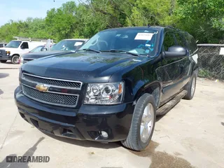2007 Chevrolet Suburban LTZ with VIN 3GNFC160X7G112218, listed as a IAAI auction lot 42025105 with 316,645 mi miles. Bid and sale history available at carsss.com. Image 2.