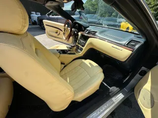 2010 Maserati GranTurismo z VIN ZAM45KMA2A0051367, wystawiony jako Copart lot #66652475 z przebiegiem 43 225 mil mil oraz Czysty tytuł • Clean title. Historia ofert i sprzedaży dostępna na DreamBid. Obrazek 5.