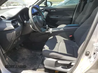 2018 Toyota C-HR XLE z VIN NMTKHMBX8JR001011, wystawiony jako Copart lot #55469265 z przebiegiem 106 938 mil mil oraz Szkoda całkowita • Salvage title. Historia ofert i sprzedaży dostępna na DreamBid. Obrazek 7.
