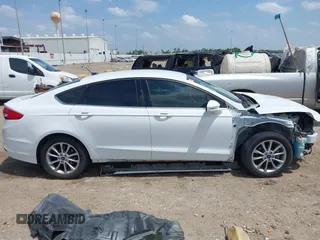 2017 Ford Fusion SE with VIN 3FA6P0H75HR370403, listed as a IAAI auction lot 42072154 with 113,941 mi miles. Bid and sale history available at carsss.com. Image 14.