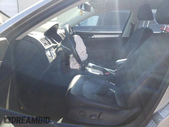 2012 Volkswagen Passat SE с VIN 1VWBP7A3XCC002926, выставлен на аукционе Copart как лот 52398365 с пробегом Не указан миль и Чистый • Clean title. История ставок и продаж доступна на DreamBid. Изображение 7.
