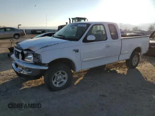 1998 Ford F-150 z VIN 1FTZX18W3WKB01774, wystawiony jako Copart lot #88670315 z przebiegiem 102 301 mil mil oraz Szkoda całkowita • Salvage title. Historia ofert i sprzedaży dostępna na DreamBid. Obrazek 1.