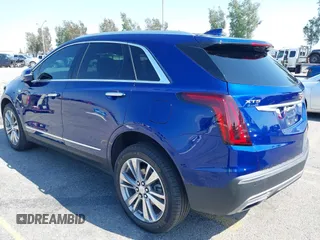 2023 Cadillac XT5 FWD Premium Luxury z VIN 1GYKNCRS3PZ176654, wystawiony jako IAAI lot #42136259 z przebiegiem 20 403 mil mil oraz . Historia ofert i sprzedaży dostępna na DreamBid. Obrazek 3.