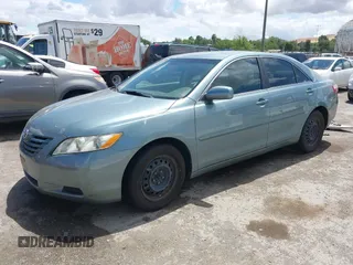 2007 Toyota Camry CE z VIN 4T1BE46K67U694721, wystawiony jako IAAI lot #42196462 z przebiegiem 144 154 mil mil oraz . Historia ofert i sprzedaży dostępna na DreamBid. Obrazek 2.