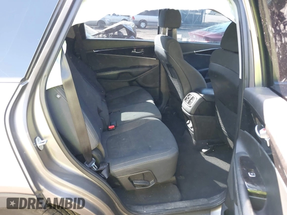 2018 Kia Sorento LX with VIN 5XYPGDA33JG424570, listed as a IAAI auction lot 41485156 with 110,893 mi miles. Bid and sale history available at carsss.com. Image 8.