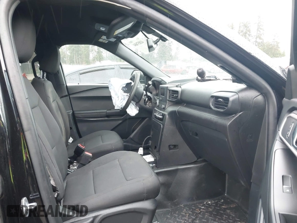 2022 Ford Police Interceptor Utility z VIN 1FM5K8AW2NNA08981, wystawiony jako IAAI lot #41857684 z przebiegiem 22 652 mil mil oraz . Historia ofert i sprzedaży dostępna na DreamBid. Obrazek 5.