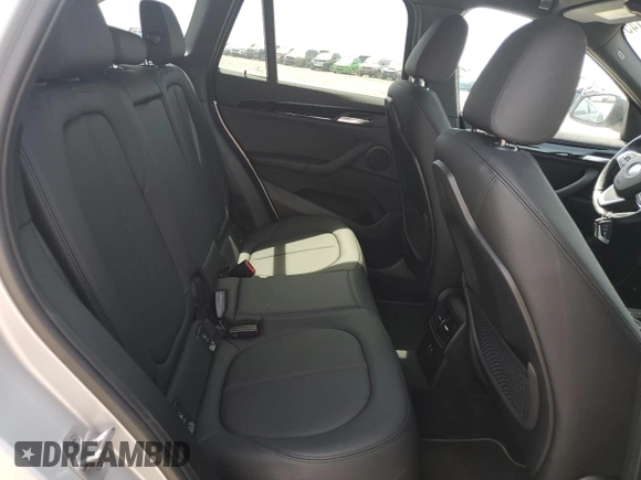 2021 BMW X1 xDrive28i z VIN WBXJG9C07M5S85128, wystawiony jako Copart lot #53477145 z przebiegiem 18 370 mil mil oraz Szkody całkowita. Historia ofert i sprzedaży dostępna na DreamBid. Obrazek 11.