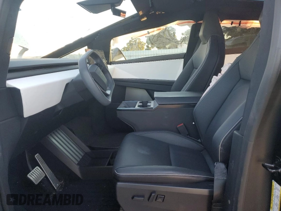 2024 Tesla Cybertruck z VIN 7G2CEHED6RA003275, wystawiony jako Copart lot #89005955 z przebiegiem 10 456 mil mil oraz Szkoda całkowita • Salvage title. Historia ofert i sprzedaży dostępna na DreamBid. Obrazek 7.