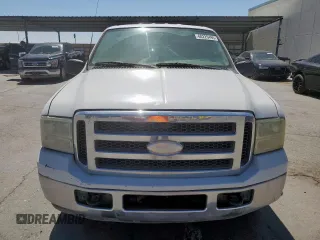 2006 Ford F-250 XL z VIN 1FTSW20596EC03897, wystawiony jako Copart lot #60226495 z przebiegiem 219 044 mil mil oraz Czysty tytuł • Clean title. Historia ofert i sprzedaży dostępna na DreamBid. Obrazek 5.