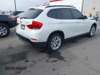 2014 BMW X1 xDrive28i z VIN WBAVL1C54EVY23533, wystawiony jako IAAI lot #41949759 z przebiegiem Nie podano mil oraz . Historia ofert i sprzedaży dostępna na DreamBid. Obrazek 4.