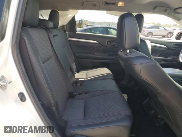 2018 Toyota Highlander LE z VIN 5TDBZRFH4JS890548, wystawiony jako Copart lot #56752715 z przebiegiem 54 152 mil mil oraz Szkoda całkowita • Salvage title. Historia ofert i sprzedaży dostępna na DreamBid. Obrazek 11.