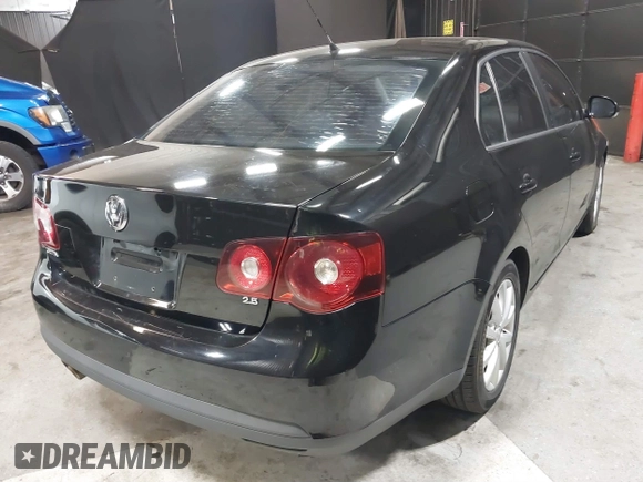 2010 Volkswagen Jetta SE z VIN 3VWRZ7AJ3AM157188, wystawiony jako IAAI lot #41816829 z przebiegiem 188 180 mil mil oraz . Historia ofert i sprzedaży dostępna na DreamBid. Obrazek 4.