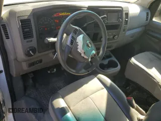 2018 Nissan NV Cargo S z VIN 1N6BF0KM4JN809929, wystawiony jako Copart lot #70578344 z przebiegiem 141 309 mil mil oraz Szkoda całkowita • Salvage title. Historia ofert i sprzedaży dostępna na DreamBid. Obrazek 8.