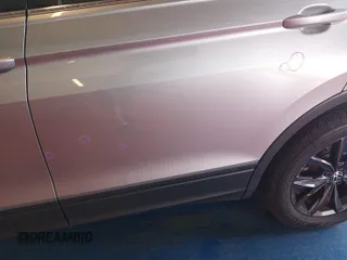 2024 Volkswagen Tiguan SE z VIN 3VV3B7AX7RM105271, wystawiony jako IAAI lot #42752403 z przebiegiem 27 050 mil mil oraz . Historia ofert i sprzedaży dostępna na DreamBid. Obrazek 43.