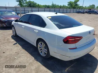2019 Volkswagen Passat Wolfsburg Edition z VIN 1VWLA7A36KC008789, wystawiony jako IAAI lot #42293081 z przebiegiem 79 354 mil mil oraz . Historia ofert i sprzedaży dostępna na DreamBid. Obrazek 3.