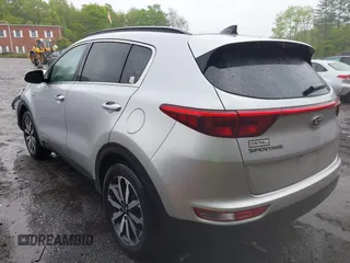 2018 Kia Sportage EX z VIN KNDPNCAC8J7309766, wystawiony jako IAAI lot #42219243 z przebiegiem 90 745 mil mil oraz . Historia ofert i sprzedaży dostępna na DreamBid. Obrazek 3.