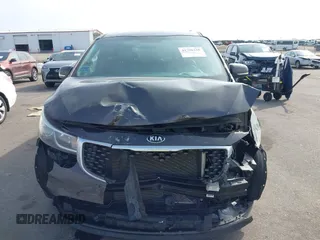 2017 Kia Sedona LX with VIN KNDMB5C19H6329933, listed as a IAAI auction lot 41796158 with 101,399 mi miles. Bid and sale history available at carsss.com. Image 13.