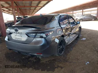 2021 Toyota Camry XSE z VIN 4T1K61AK7MU518176, wystawiony jako IAAI lot #42121890 z przebiegiem 70 634 mil mil oraz . Historia ofert i sprzedaży dostępna na DreamBid. Obrazek 4.