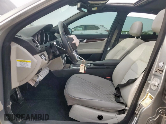 2013 Mercedes-Benz C 350 Sport с VIN WDDGF5HB1DA818794, выставлен на аукционе Copart как лот 57690935 с пробегом 166 511 миль миль и Списание • Salvage title. История ставок и продаж доступна на DreamBid. Изображение 7.