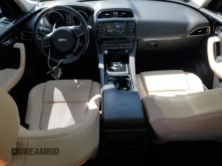 2018 Jaguar F-Pace 25t Premium z VIN SADCJ2FX9JA282892, wystawiony jako Copart lot #53068225 z przebiegiem 75 182 mil mil oraz Szkoda całkowita • Salvage title. Historia ofert i sprzedaży dostępna na DreamBid. Obrazek 8.