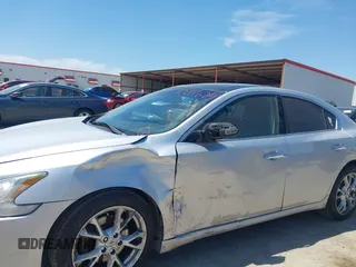 2014 Nissan Maxima SV z VIN 1N4AA5AP4EC448022, wystawiony jako IAAI lot #42027624 z przebiegiem 280 961 mil mil oraz . Historia ofert i sprzedaży dostępna na DreamBid. Obrazek 6.
