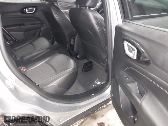 2022 Jeep Compass Latitude with VIN 3C4NJDBB3NT186152, listed as a IAAI auction lot 41402923 with 30,443 mi miles and . Bid and sale history available at DreamBid. Image 8.