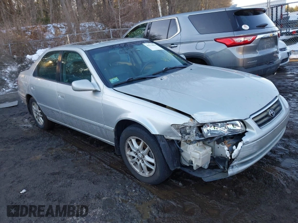 2001 Toyota Camry LE z VIN 4T1BF28K11U122669, wystawiony jako IAAI lot #41574866 z przebiegiem 233 301 mil mil oraz . Historia ofert i sprzedaży dostępna na DreamBid. Obrazek 1.