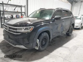 2021 Volkswagen Atlas 3.6L V6 SE w/Technology with VIN 1V2KR2CA7MC540494, listed as a IAAI auction lot 41562095 with 105,795 mi miles. Bid and sale history available at carsss.com. Image 17.