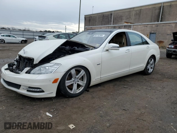 2012 Mercedes-Benz S 550 z VIN WDDNG9EB6CA454967, wystawiony jako Copart lot #83732304 z przebiegiem 115 828 mil mil oraz Szkoda całkowita • Salvage title. Historia ofert i sprzedaży dostępna na DreamBid. Obrazek 1.