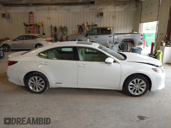 2014 Lexus ES 300h with VIN JTHBW1GG2E2067189, listed as a IAAI auction lot 42404843 with 182,798 mi miles and . Bid and sale history available at DreamBid. Image 13.