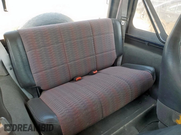2000 Jeep Wrangler Sport with VIN 1J4FA49S9YP742414, listed as a Copart auction lot 61471065 with 139,572 mi miles and Clean title. Bid and sale history available at DreamBid. Image 10.