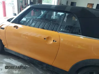 2017 MINI Convertible Cooper S z VIN WMWWG9C31H3C81428, wystawiony jako IAAI lot #42192920 z przebiegiem 75 861 mil mil oraz . Historia ofert i sprzedaży dostępna na DreamBid. Obrazek 15.