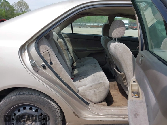 2004 Toyota Camry LE with VIN 4T1BE32K14U846576, listed as a IAAI auction lot 42086537 with 202,027 mi miles. Bid and sale history available at carsss.com. Image 8.