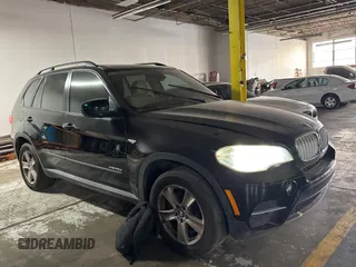 2011 BMW X5 35d z VIN 5UXZW0C55BL661651, wystawiony jako Copart lot #61866905 z przebiegiem 162 927 mil mil oraz Czysty tytuł • Clean title. Historia ofert i sprzedaży dostępna na DreamBid. Obrazek 1.