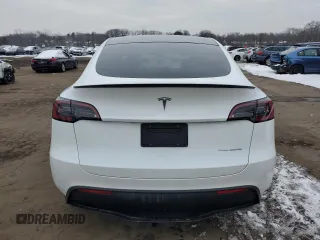 2025 Tesla Model Y Long Range z VIN 7SAYGDEE4SA357731, wystawiony jako Copart lot #44438785 z przebiegiem 1877 mil mil oraz Szkoda całkowita • Salvage title. Historia ofert i sprzedaży dostępna na DreamBid. Obrazek 6.