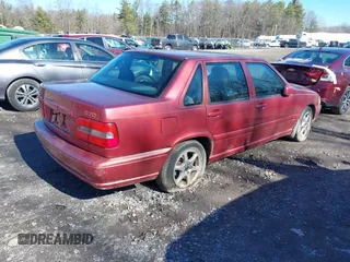 1998 Volvo S70 z VIN YV1LS5545W1452779, wystawiony jako IAAI lot #41806870 z przebiegiem 142 224 mil mil oraz . Historia ofert i sprzedaży dostępna na DreamBid. Obrazek 4.