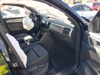 2023 Volkswagen Atlas SE z VIN 1V2HE2CA4PC209916, wystawiony jako IAAI lot #41957199 z przebiegiem 24 799 mil mil oraz . Historia ofert i sprzedaży dostępna na DreamBid. Obrazek 5.