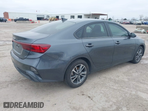 2022 Kia Forte LXS z VIN 3KPF24AD6NE440364, wystawiony jako IAAI lot #41581237 z przebiegiem 52 553 mil mil oraz . Historia ofert i sprzedaży dostępna na DreamBid. Obrazek 4.