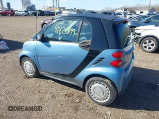 2013 Smart fortwo Pure z VIN WMEEJ3BA5DK672416, wystawiony jako IAAI lot #41820199 z przebiegiem 75 875 mil mil oraz . Historia ofert i sprzedaży dostępna na DreamBid. Obrazek 3.