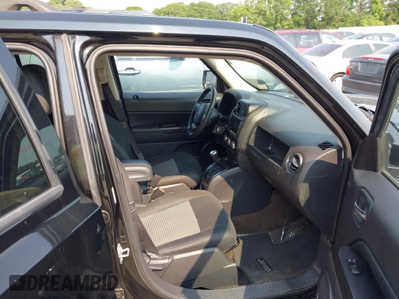 2015 Jeep Patriot High Altitude z VIN 1C4NJRFB3FD189910, wystawiony jako IAAI lot #42410866 z przebiegiem 141 669 mil mil oraz . Historia ofert i sprzedaży dostępna na DreamBid. Obrazek 5.