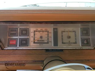 1982 Chrysler LeBaron z VIN 1C3BC45B6CG185348, wystawiony jako Copart lot #47381185 z przebiegiem 69 381 mil mil oraz Tytuł czysty. Historia ofert i sprzedaży dostępna na DreamBid. Obrazek 9.