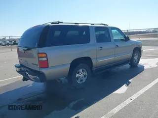 2002 Chevrolet Suburban LS with VIN 3GNEC16Z32G339558, listed as a IAAI auction lot 41739334 with 198,291 mi miles. Bid and sale history available at carsss.com. Image 4.