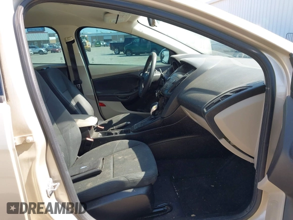 2018 Ford Focus SE z VIN 1FADP3FEXJL210905, wystawiony jako IAAI lot #42264105 z przebiegiem 136 499 mil mil oraz . Historia ofert i sprzedaży dostępna na DreamBid. Obrazek 5.